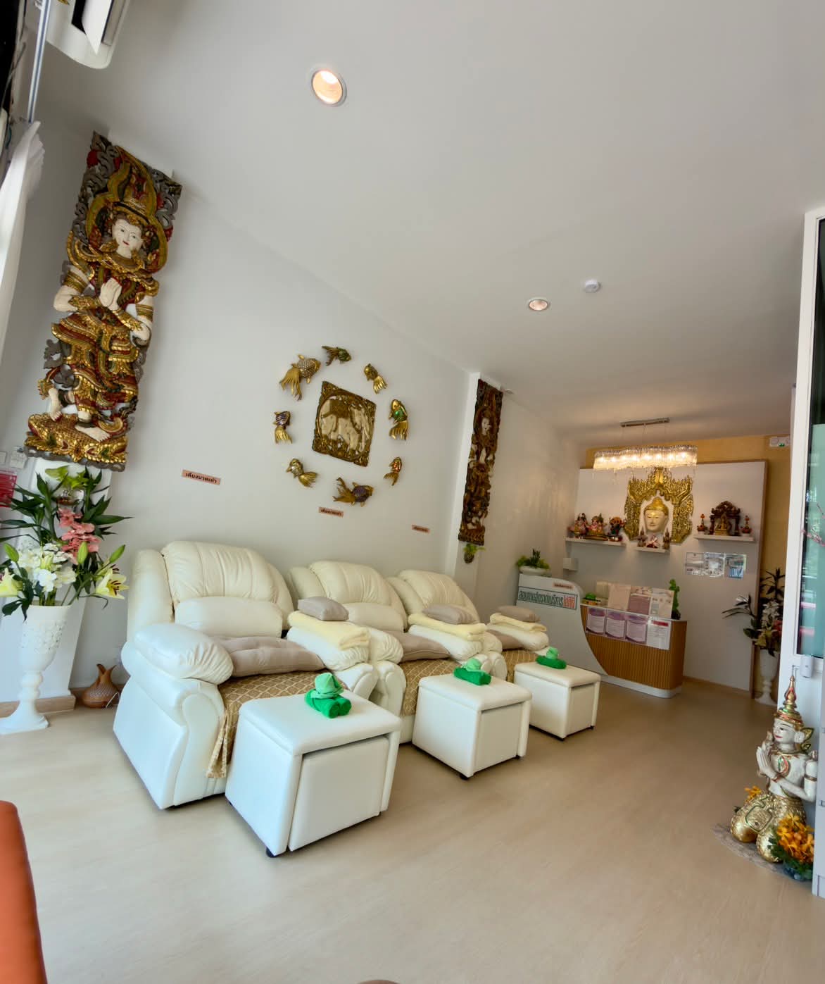 Foot massage area